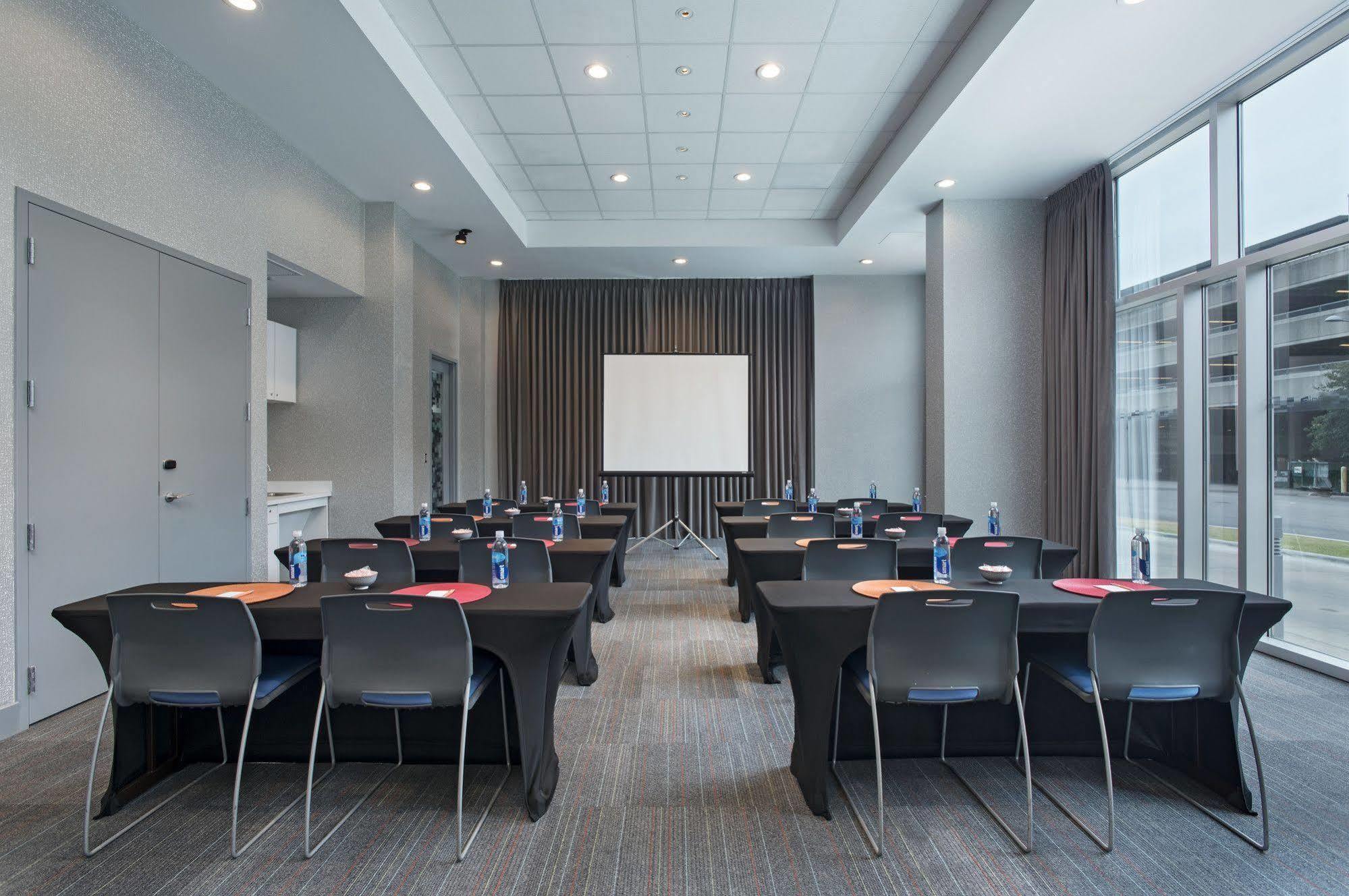 Aloft Austin At The Domain Hotel Exterior photo